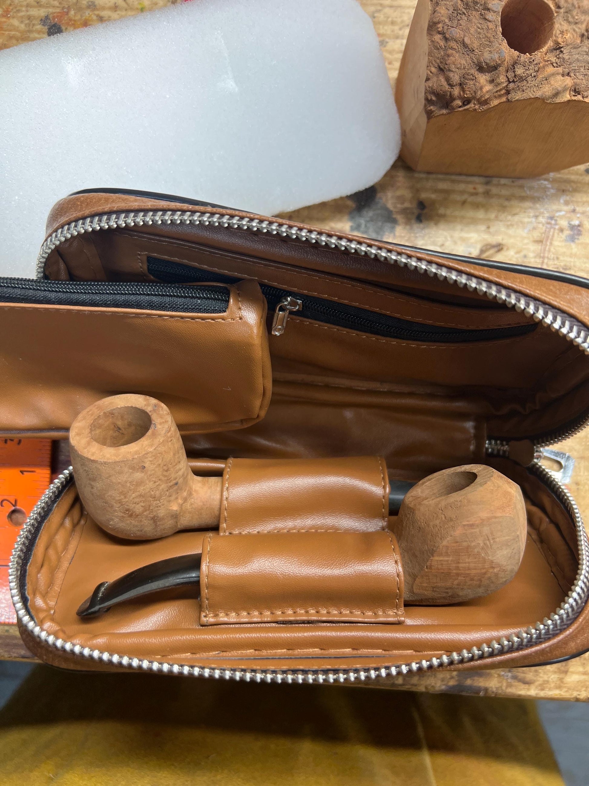 Medium tobacco +2 pipe pouch