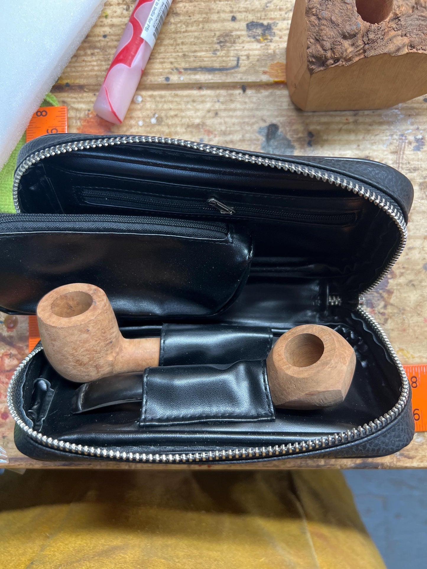 Medium tobacco +2 pipe pouch