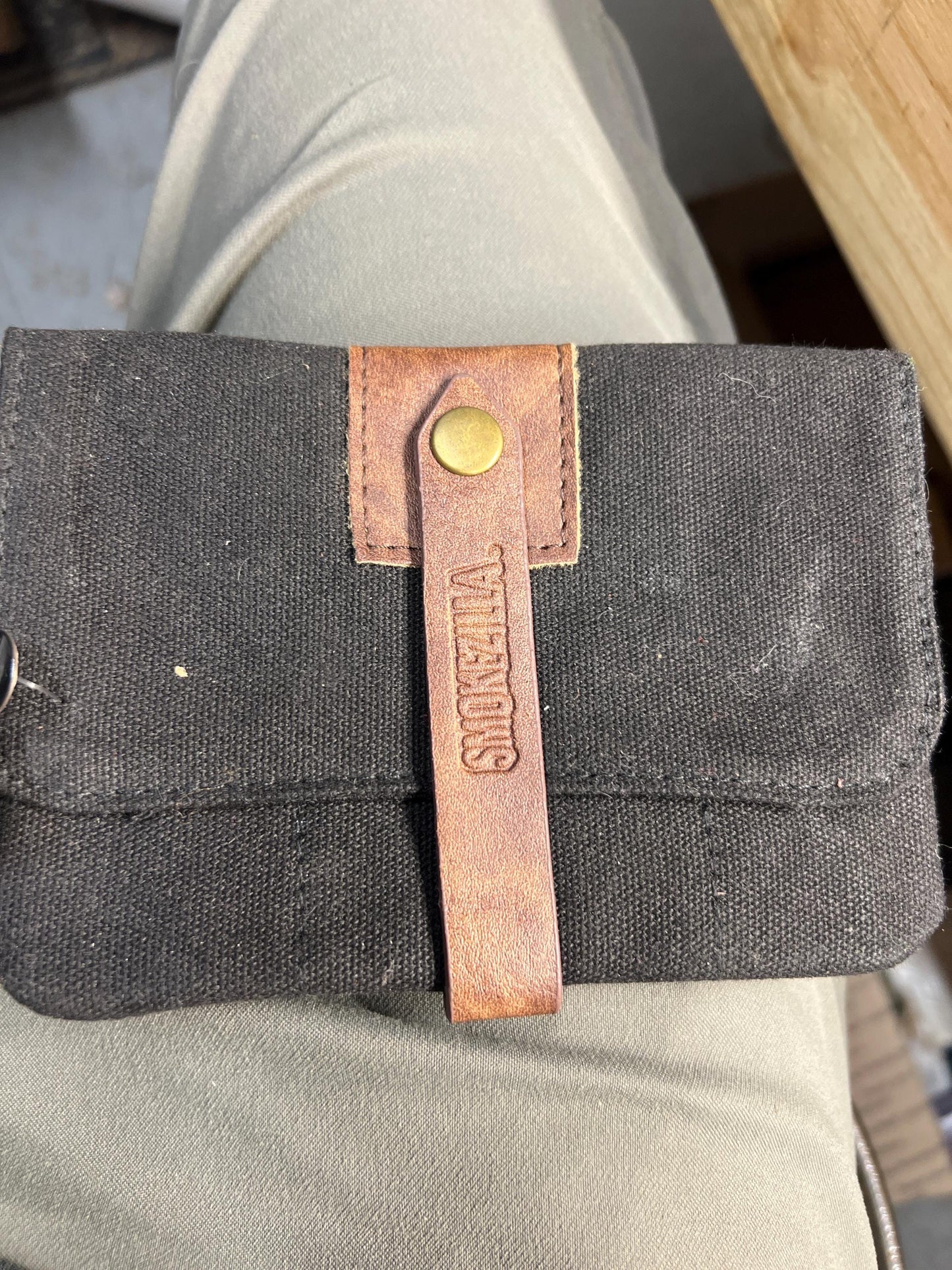 Medium tobacco pouch