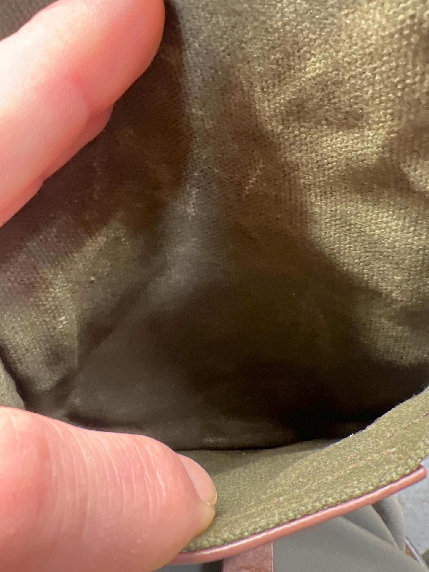 Medium tobacco pouch