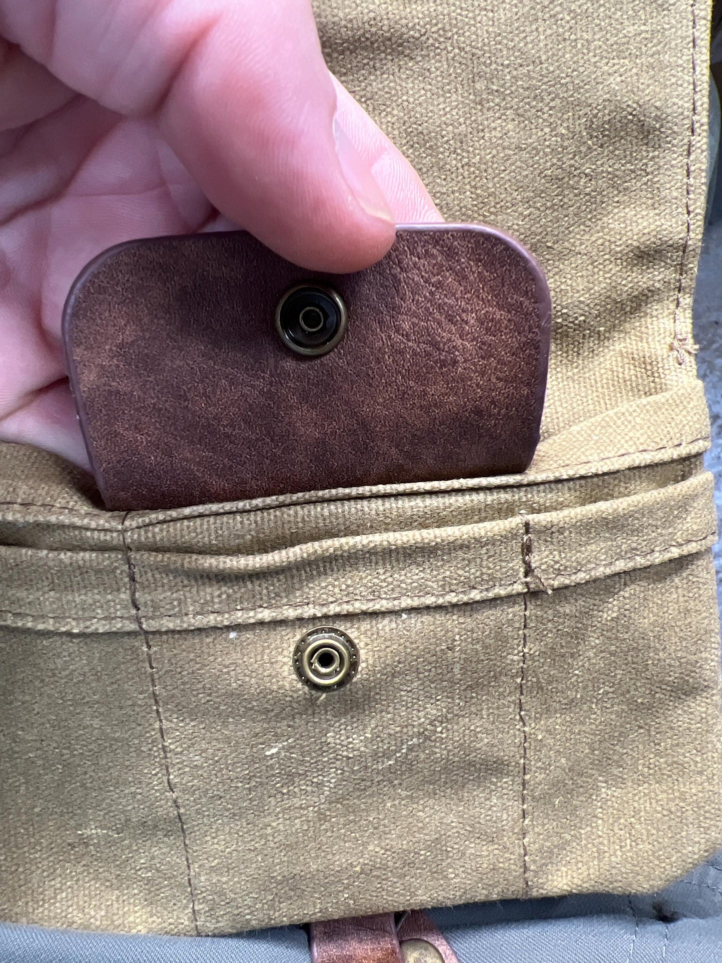 Medium tobacco pouch