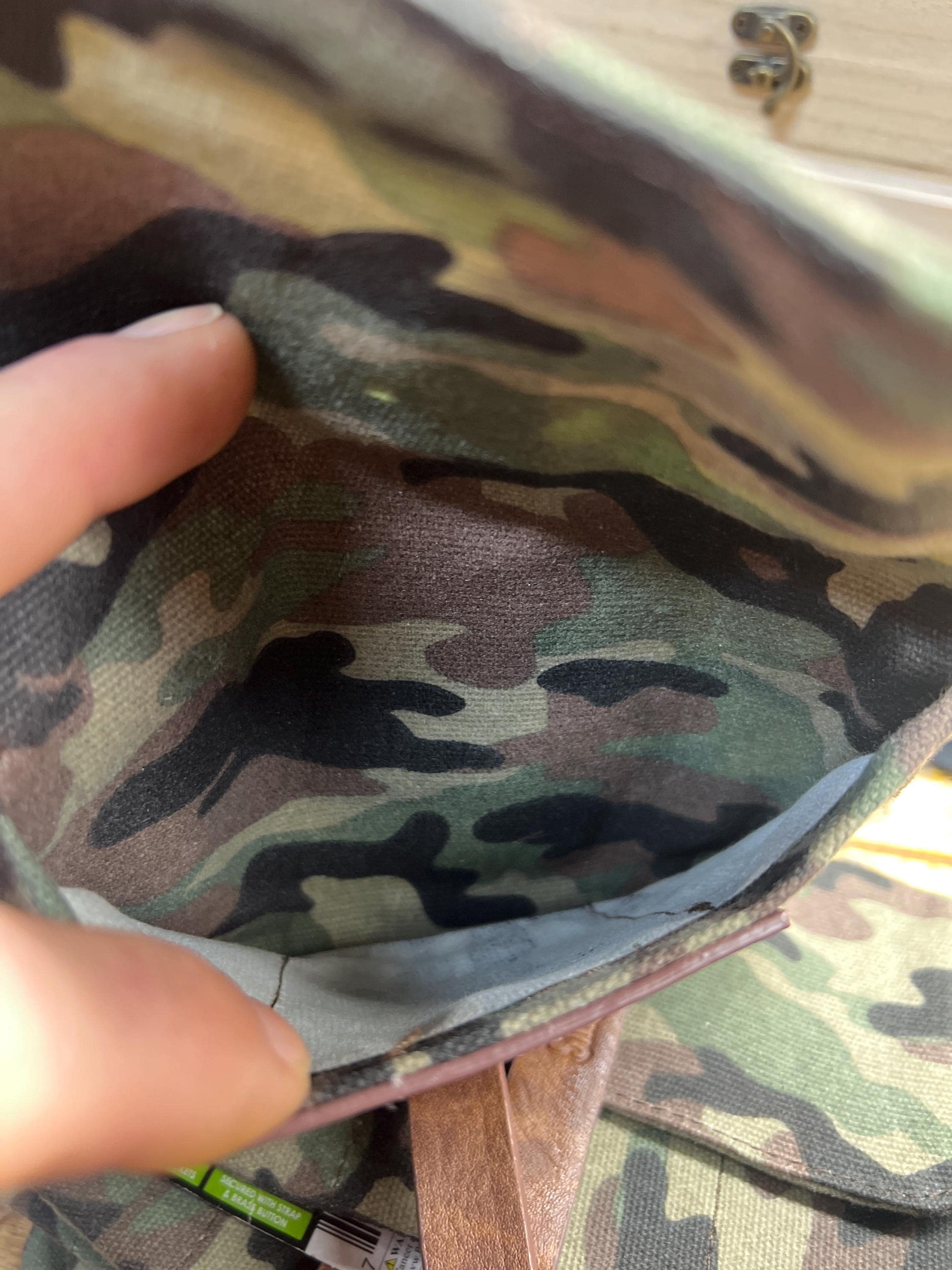 Medium tobacco pouch