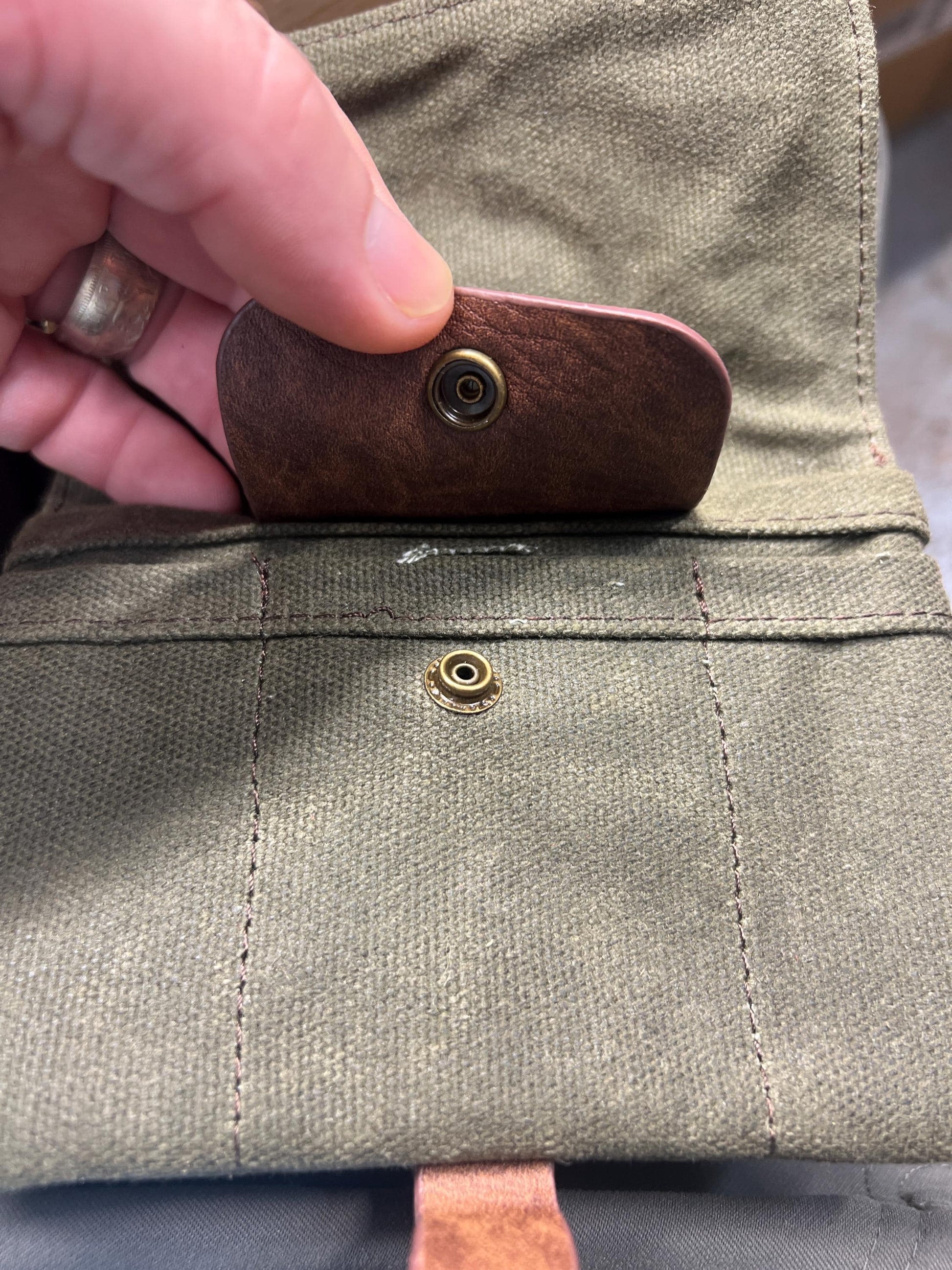 Medium tobacco pouch