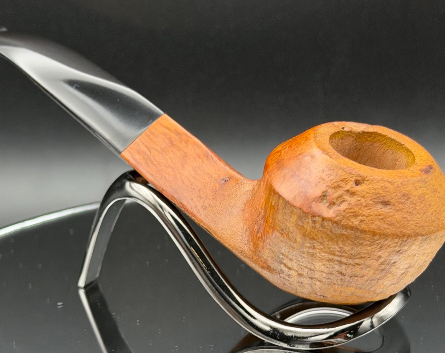 Handmade briar tobacco pipe