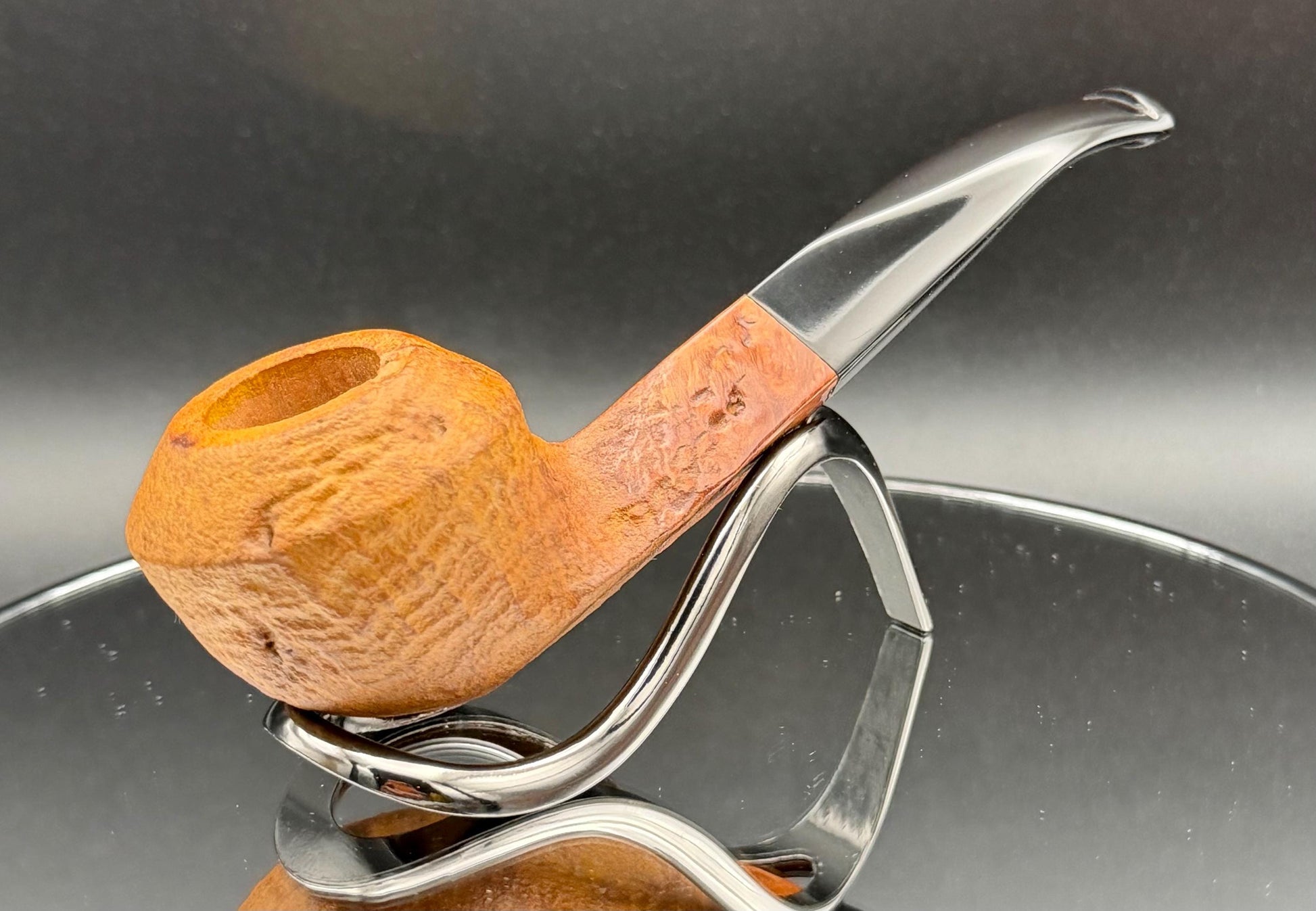 Handmade briar tobacco pipe