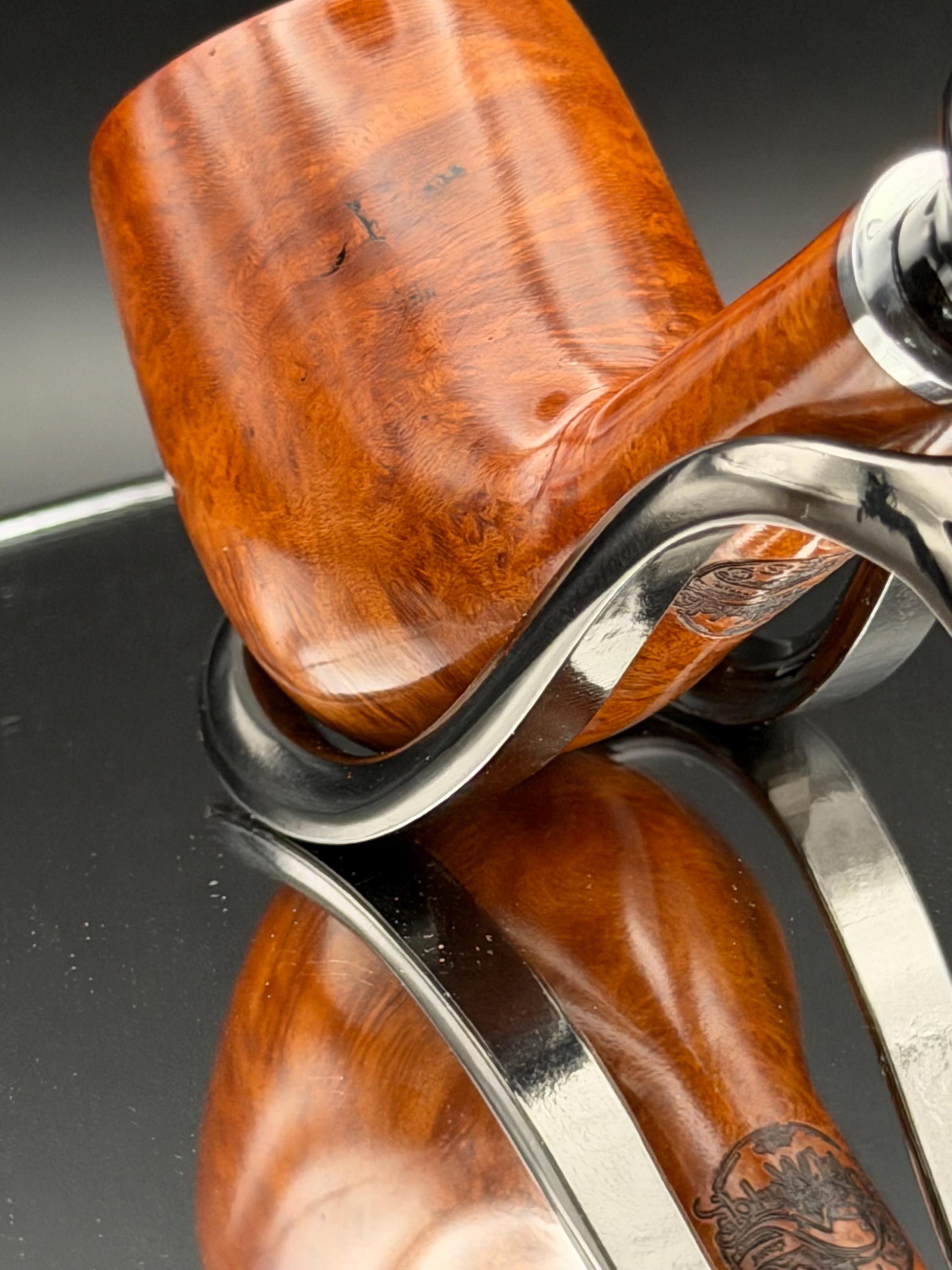Handmade briar tobacco pipe